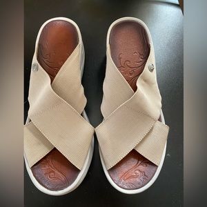 BZee womens slip on elastic sandal 8.5